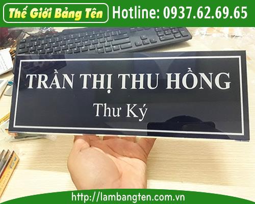 KỆ TÊN ĐỂ BÀN MICA