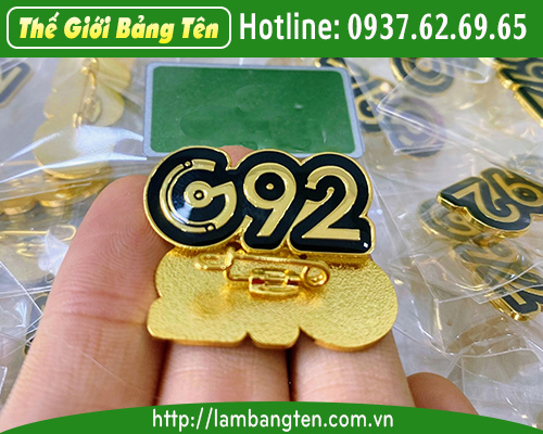 logo huy hiệu đeo áo dập nổi cao cấp